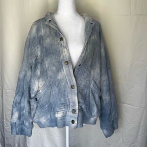 Universal threads blue and white tie dye jacket